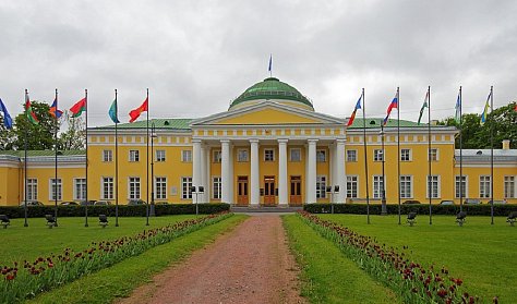 Председатель ЗС Сергей Грачев сегодня работает в Санкт-Петербурге